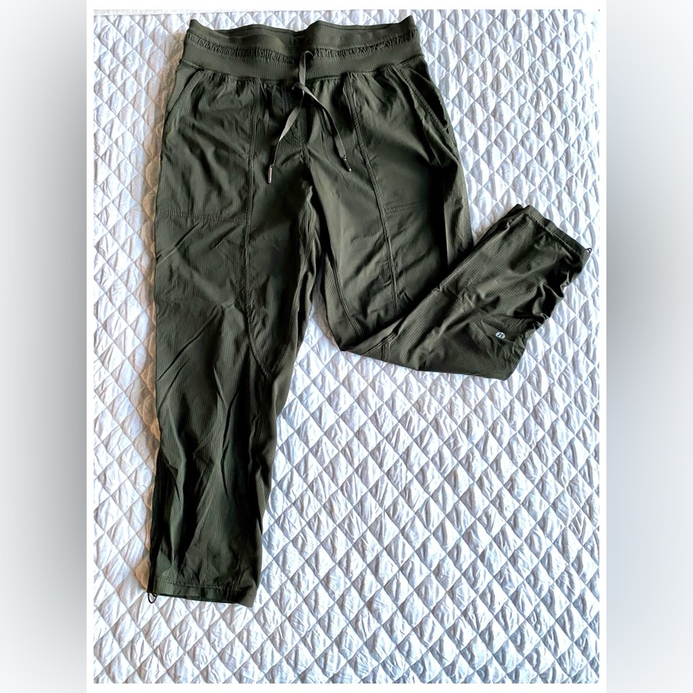 Lululemon Dance Studio Joggers Mid-Calf regular.